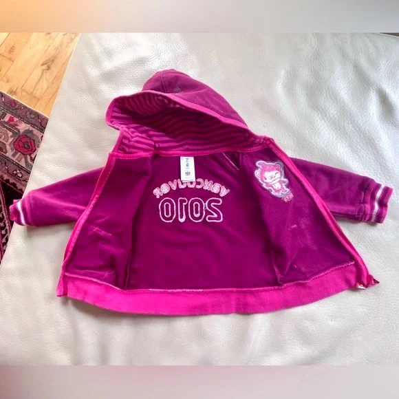 12-18M Vancouver 2010 Olympics Collectible Track Suit Sweatsuit w Hoodie, Miga - Picture 13 of 16